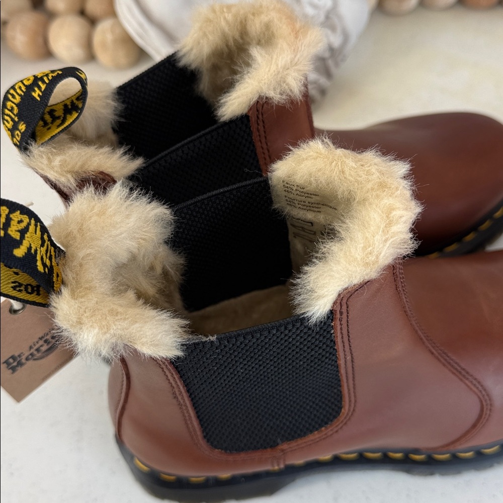 Dr Martens 2976 Leonore Chelsea Boots Faux Fur Lined in Saddle Tan Size 9 (NWOB) - Picture 10 of 11